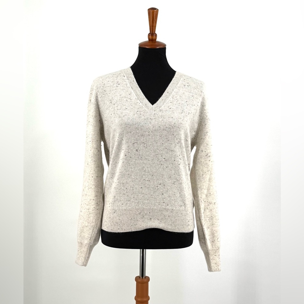 Ann Taylor Cashmere Light Gray Speckled V-Neck Sweater Size L